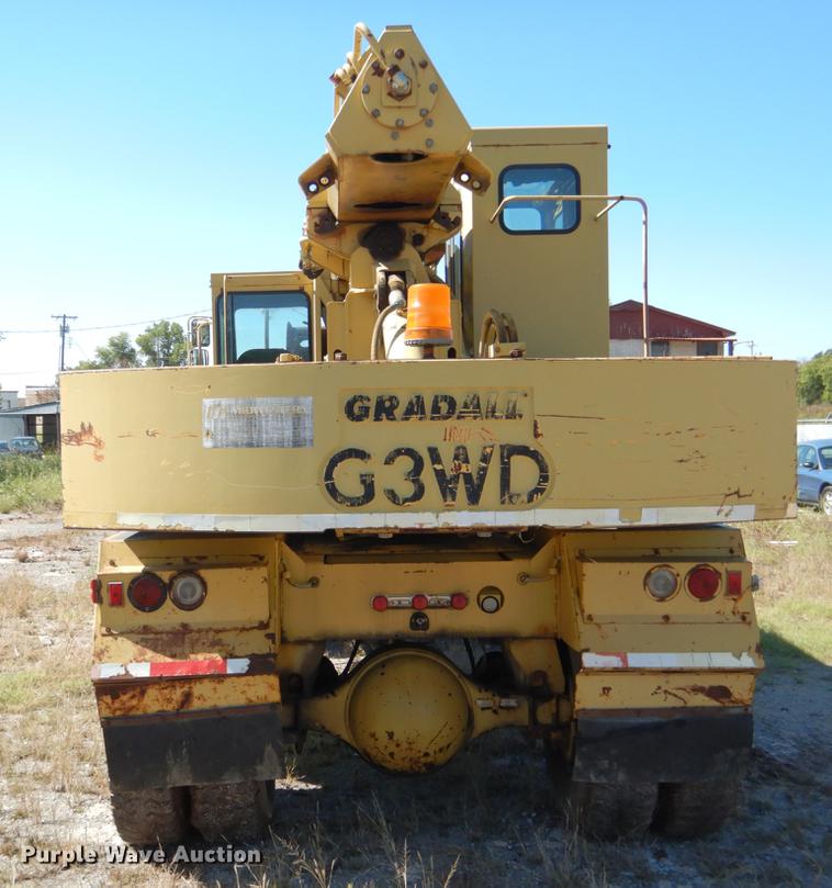 image for item DF2035 1994 Gradall G3WD rubber tire excavator