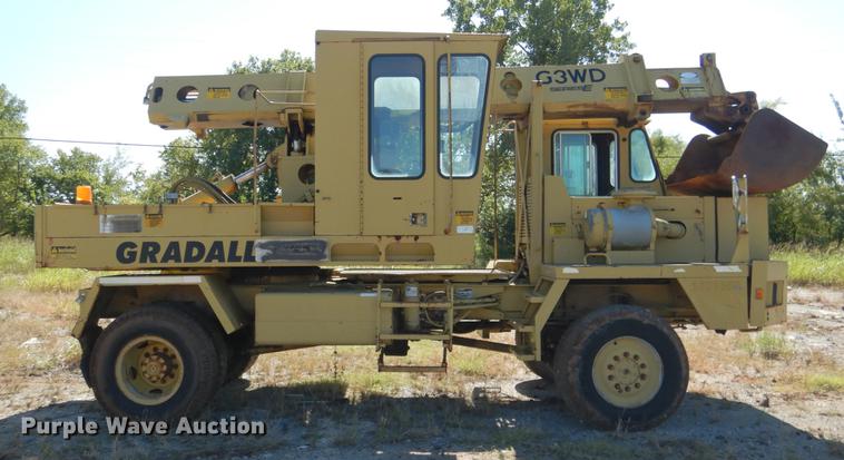 image for item DF2035 1994 Gradall G3WD rubber tire excavator