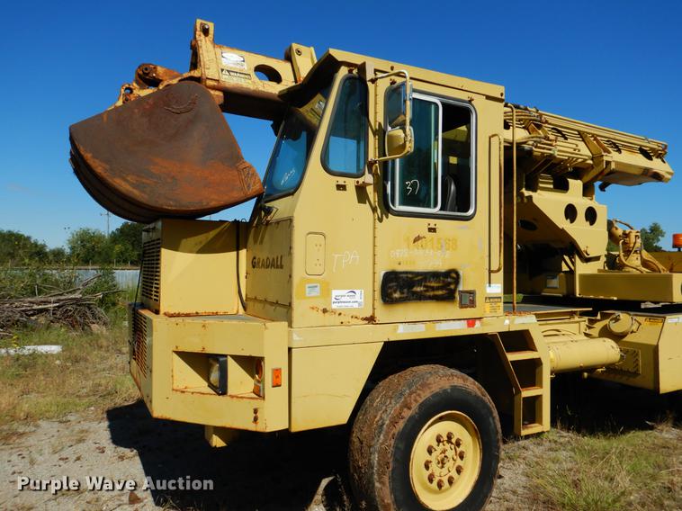 image for item DF2035 1994 Gradall G3WD rubber tire excavator