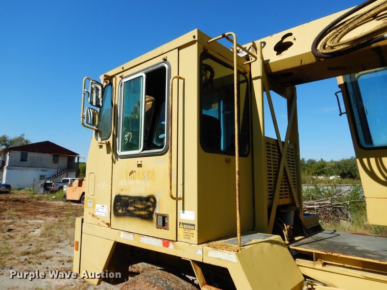 image for item DF2035 1994 Gradall G3WD rubber tire excavator