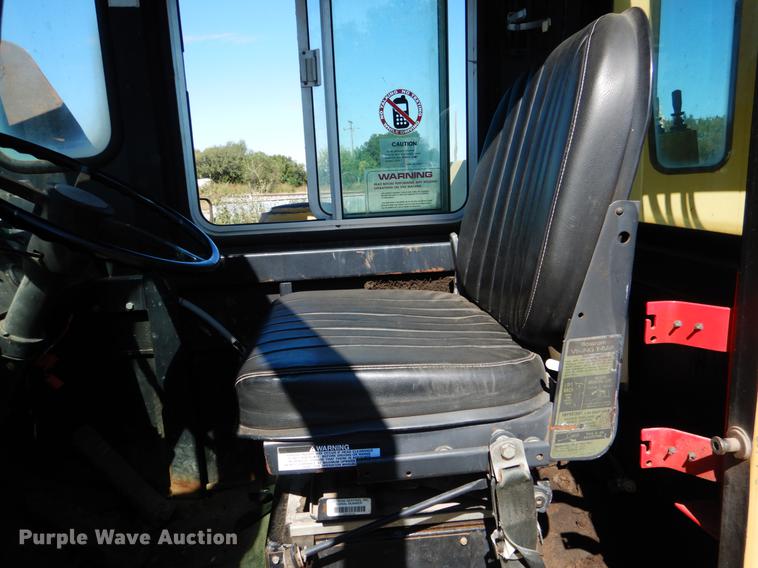 image for item DF2035 1994 Gradall G3WD rubber tire excavator