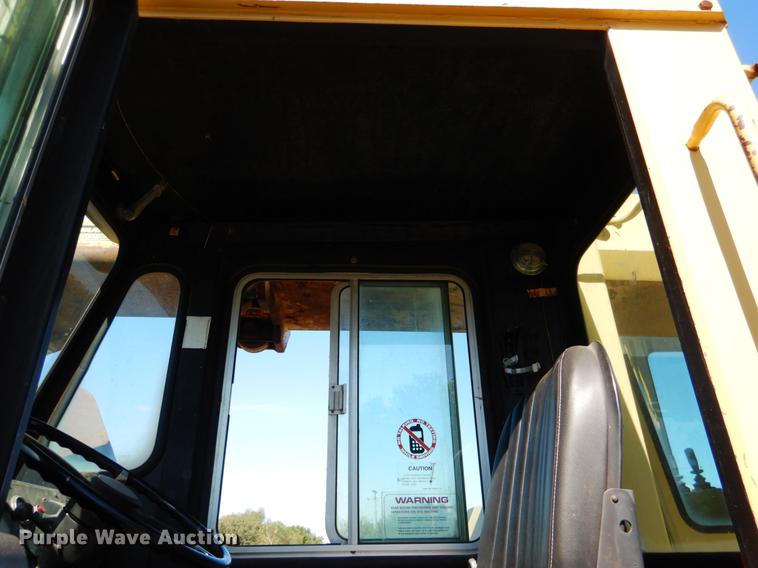 image for item DF2035 1994 Gradall G3WD rubber tire excavator