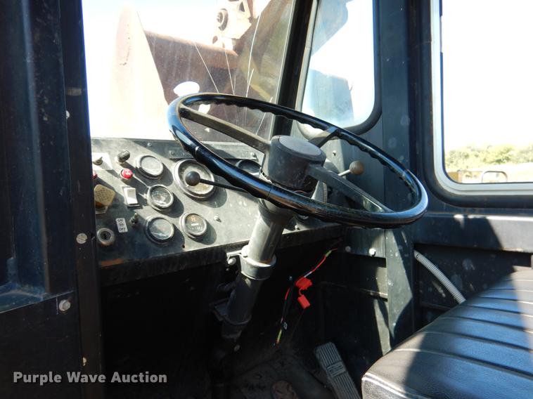 image for item DF2035 1994 Gradall G3WD rubber tire excavator