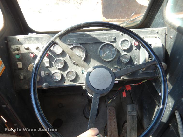 image for item DF2035 1994 Gradall G3WD rubber tire excavator