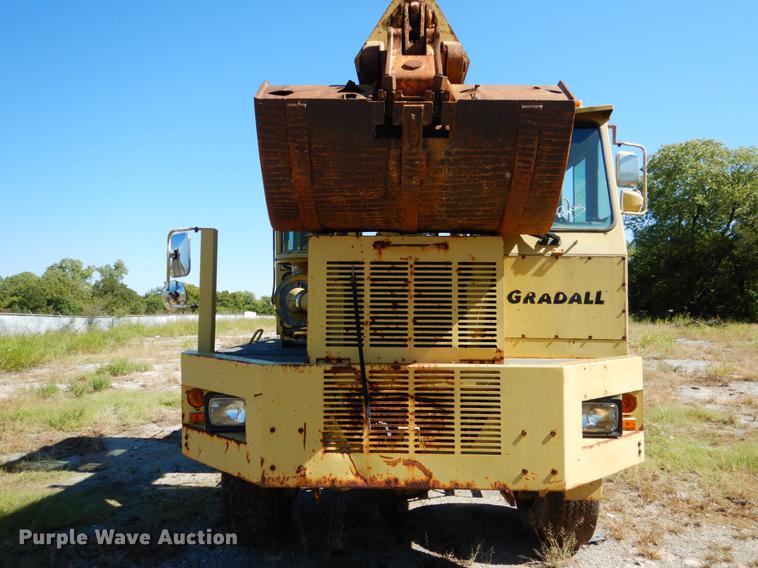 image for item DF2035 1994 Gradall G3WD rubber tire excavator