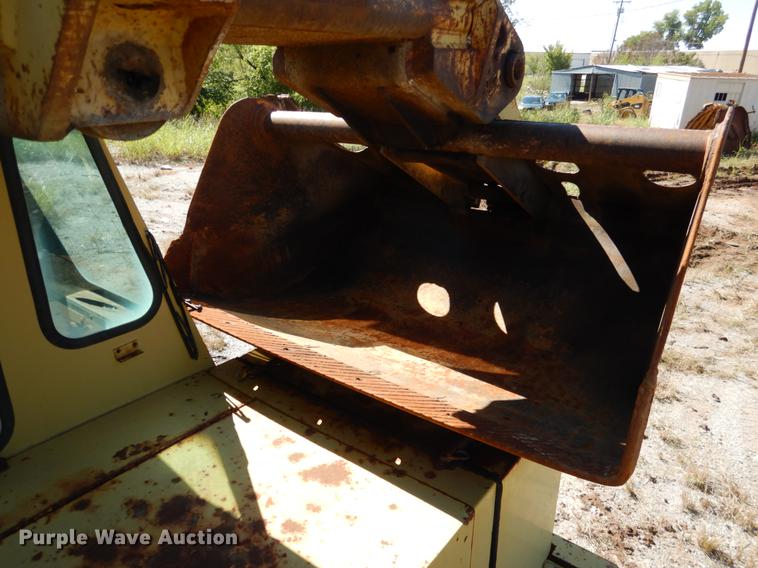 image for item DF2035 1994 Gradall G3WD rubber tire excavator