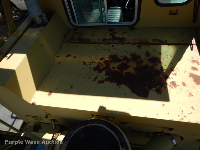 image for item DF2035 1994 Gradall G3WD rubber tire excavator