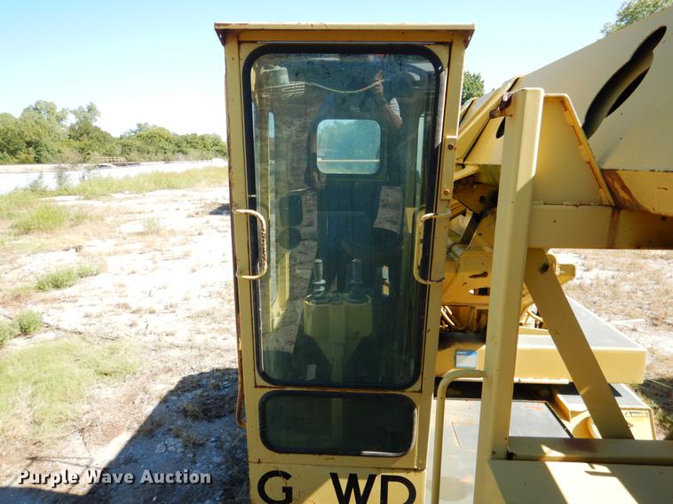 image for item DF2035 1994 Gradall G3WD rubber tire excavator