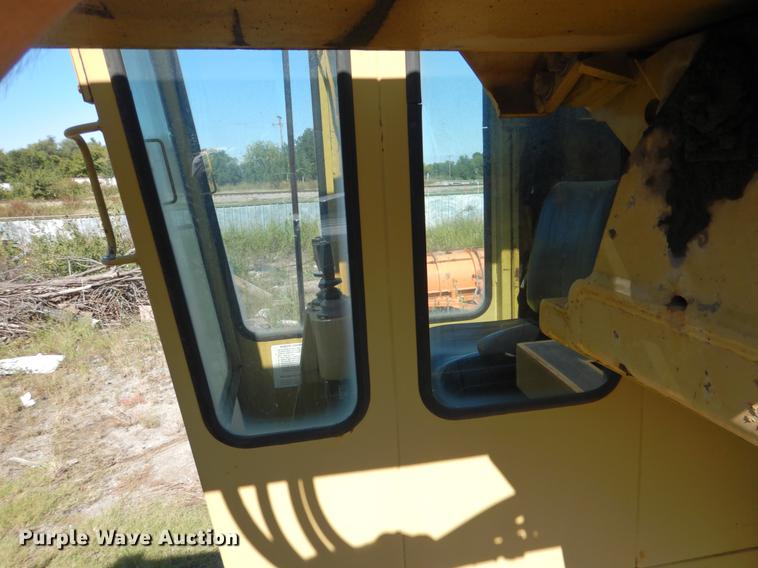 image for item DF2035 1994 Gradall G3WD rubber tire excavator