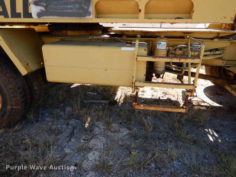 image for item DF2035 1994 Gradall G3WD rubber tire excavator