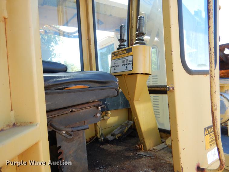 image for item DF2035 1994 Gradall G3WD rubber tire excavator