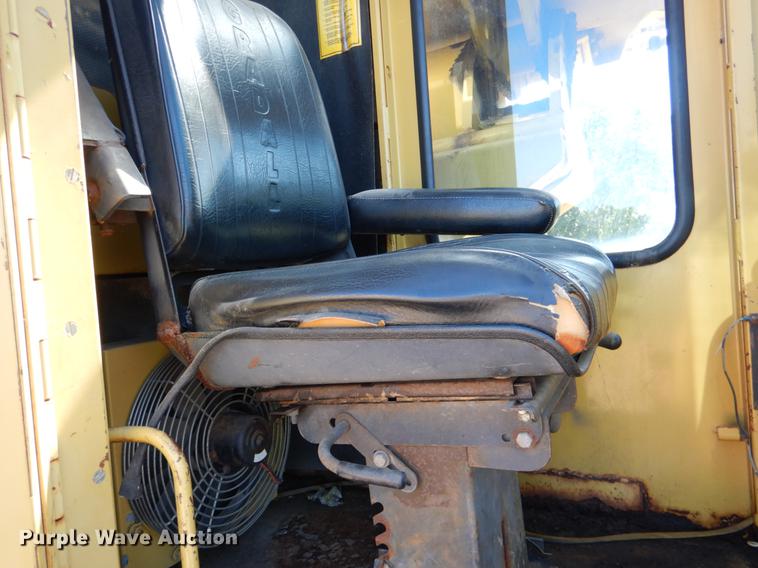 image for item DF2035 1994 Gradall G3WD rubber tire excavator