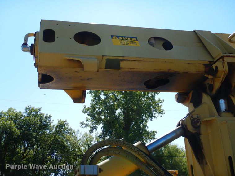 image for item DF2035 1994 Gradall G3WD rubber tire excavator