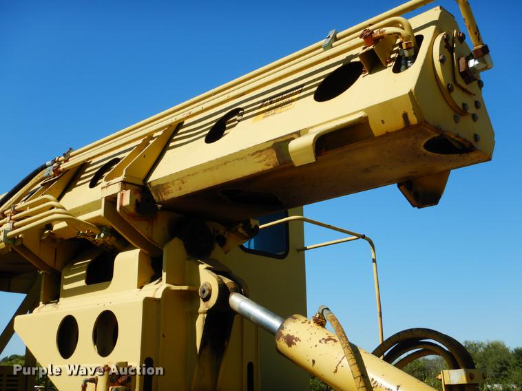 image for item DF2035 1994 Gradall G3WD rubber tire excavator