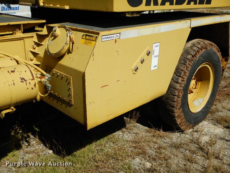 image for item DF2035 1994 Gradall G3WD rubber tire excavator