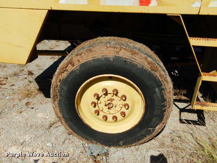 image for item DF2035 1994 Gradall G3WD rubber tire excavator