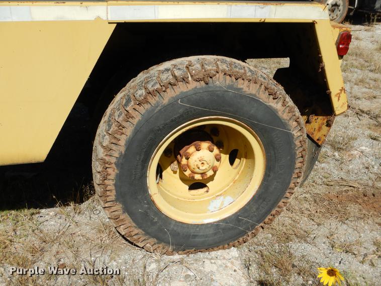 image for item DF2035 1994 Gradall G3WD rubber tire excavator