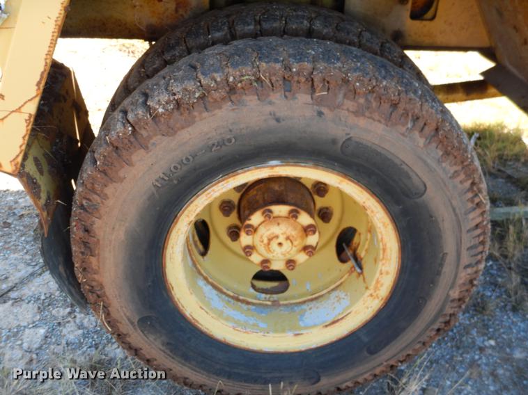 image for item DF2035 1994 Gradall G3WD rubber tire excavator