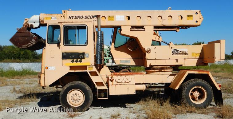 image for item DF2036 1987 Badger 444 Hydro-Scopic rubber tire excavator