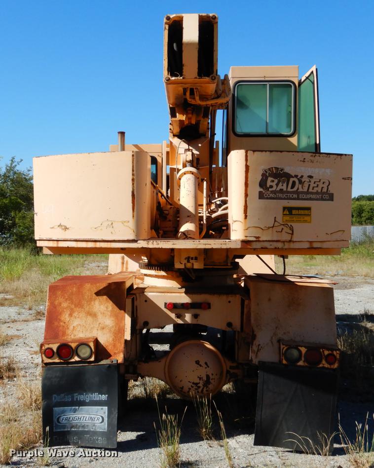 image for item DF2036 1987 Badger 444 Hydro-Scopic rubber tire excavator