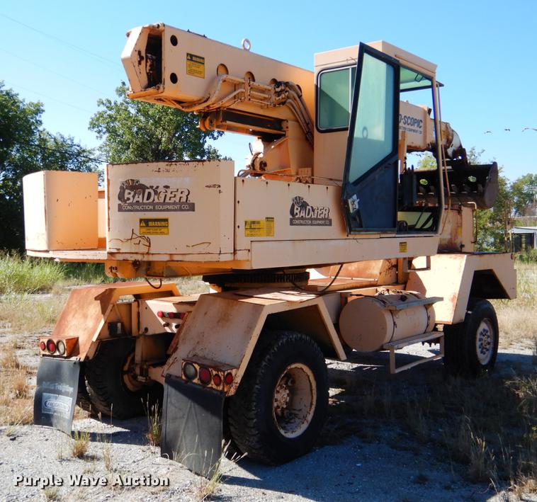 image for item DF2036 1987 Badger 444 Hydro-Scopic rubber tire excavator