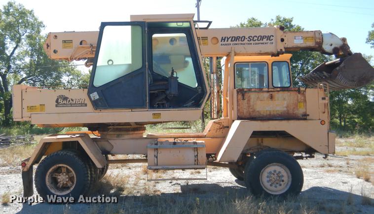 image for item DF2036 1987 Badger 444 Hydro-Scopic rubber tire excavator