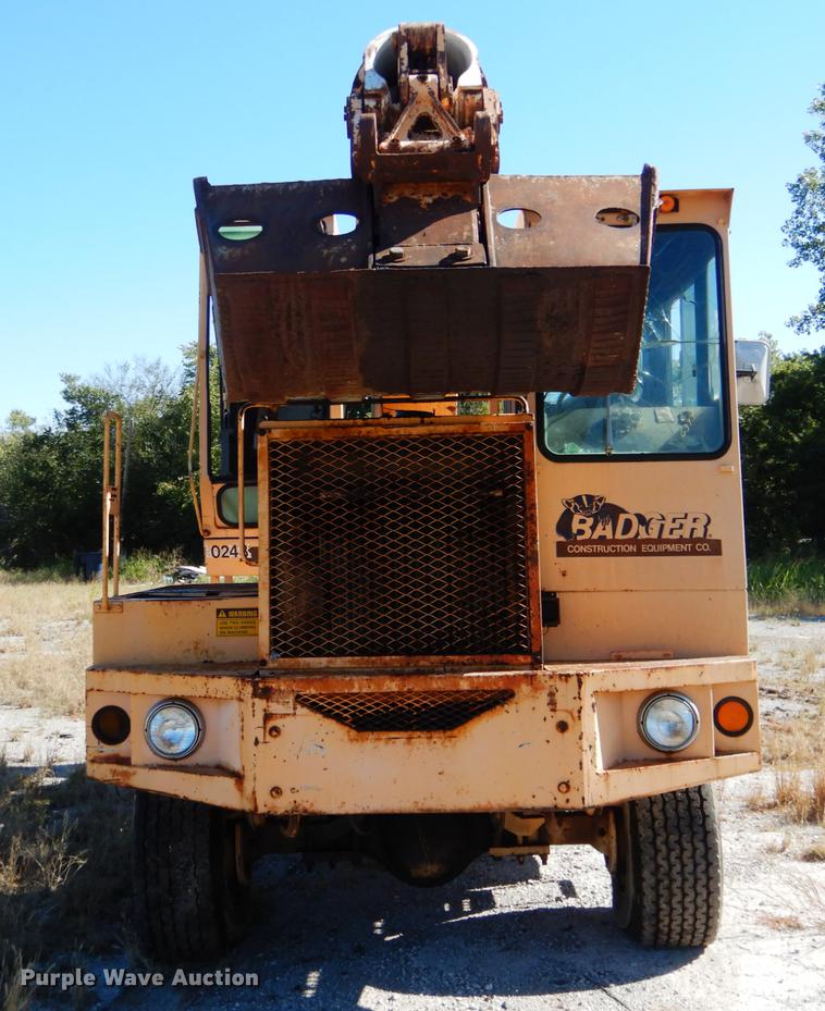 image for item DF2036 1987 Badger 444 Hydro-Scopic rubber tire excavator