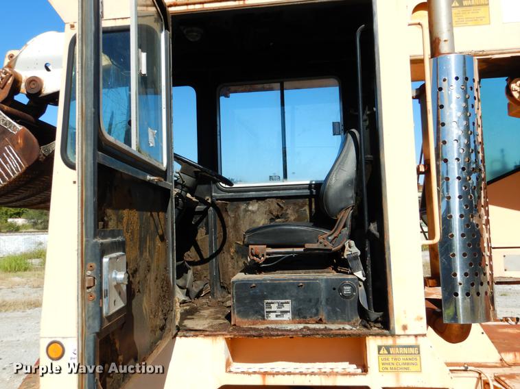 image for item DF2036 1987 Badger 444 Hydro-Scopic rubber tire excavator