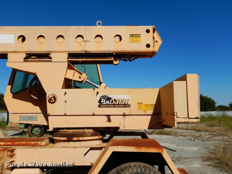 image for item DF2036 1987 Badger 444 Hydro-Scopic rubber tire excavator