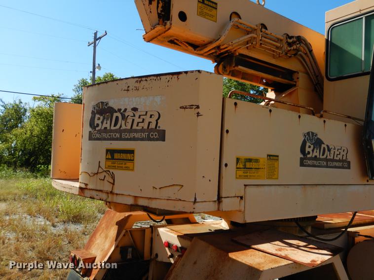 image for item DF2036 1987 Badger 444 Hydro-Scopic rubber tire excavator