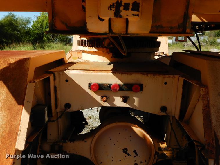 image for item DF2036 1987 Badger 444 Hydro-Scopic rubber tire excavator