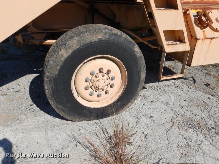 image for item DF2036 1987 Badger 444 Hydro-Scopic rubber tire excavator