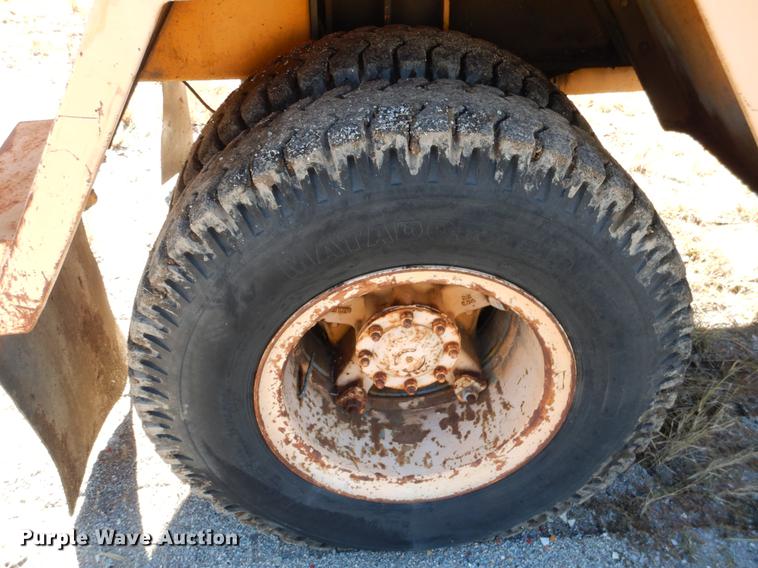 image for item DF2036 1987 Badger 444 Hydro-Scopic rubber tire excavator