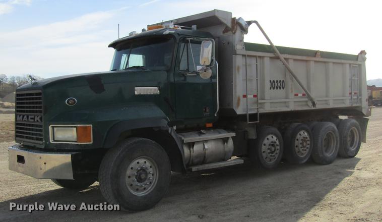 image for item DF3874 2000 Mack CL700 dump truck