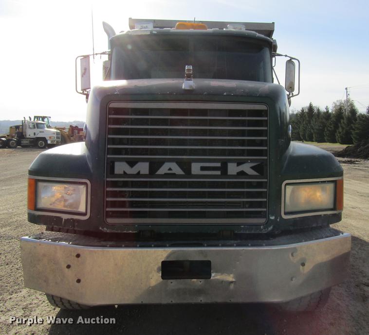 image for item DF3874 2000 Mack CL700 dump truck