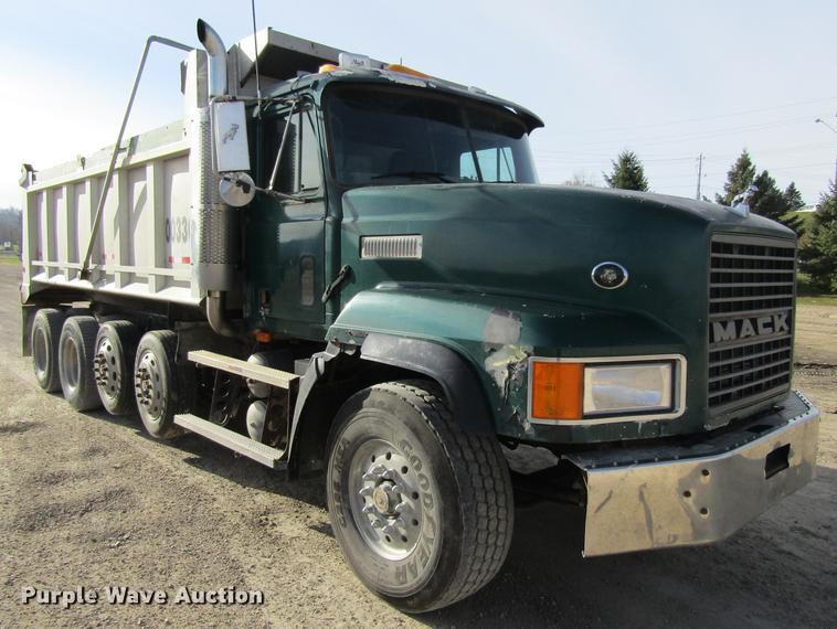 image for item DF3874 2000 Mack CL700 dump truck