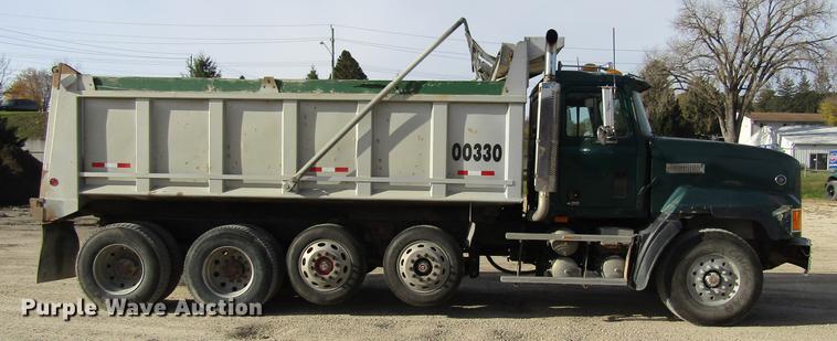image for item DF3874 2000 Mack CL700 dump truck