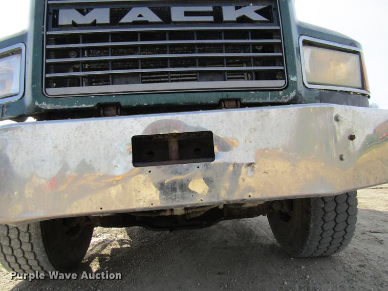 image for item DF3874 2000 Mack CL700 dump truck
