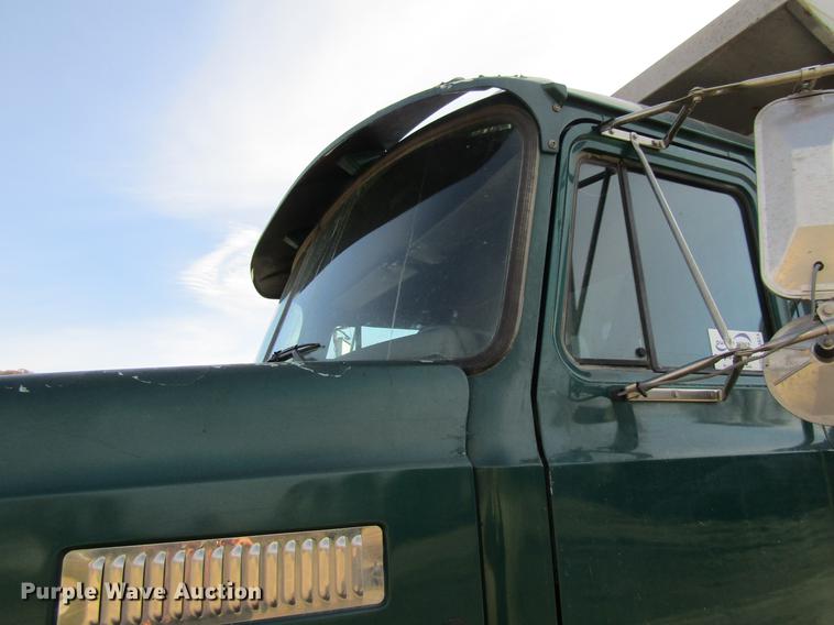 image for item DF3874 2000 Mack CL700 dump truck