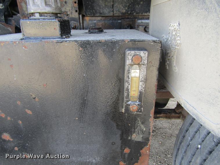 image for item DF3874 2000 Mack CL700 dump truck