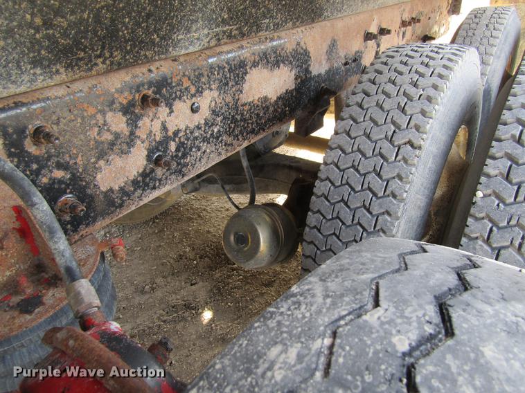 image for item DF3874 2000 Mack CL700 dump truck