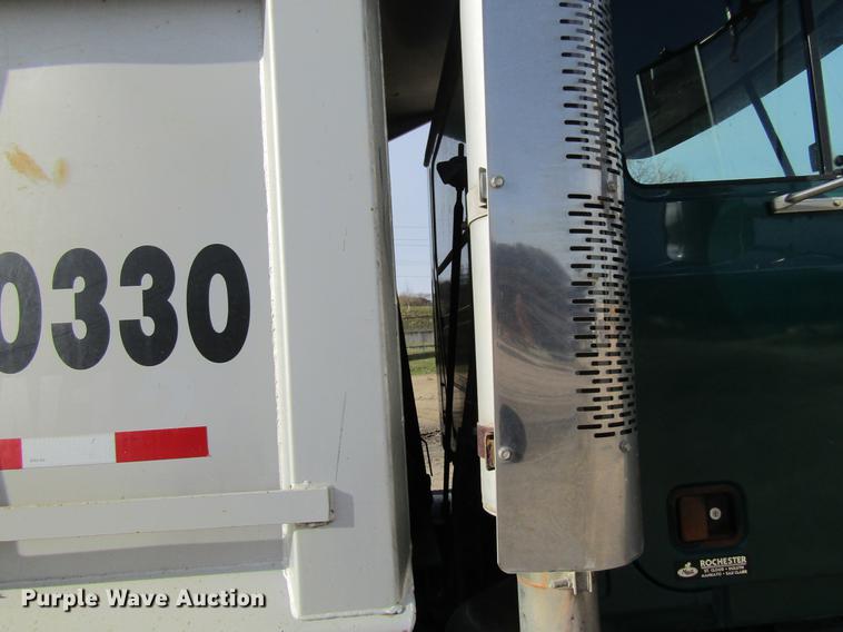 image for item DF3874 2000 Mack CL700 dump truck