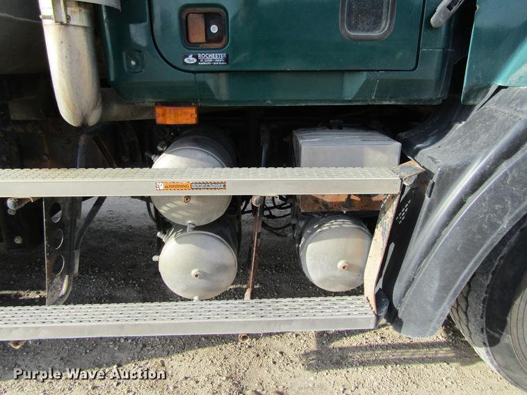 image for item DF3874 2000 Mack CL700 dump truck