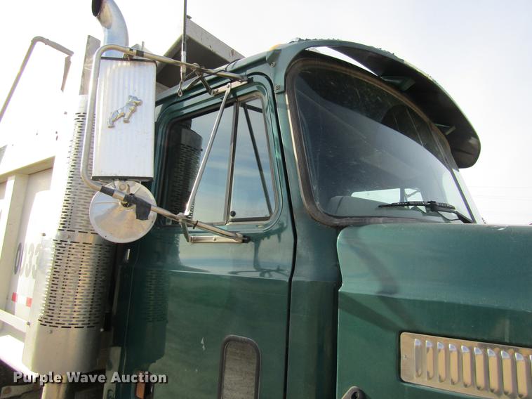 image for item DF3874 2000 Mack CL700 dump truck