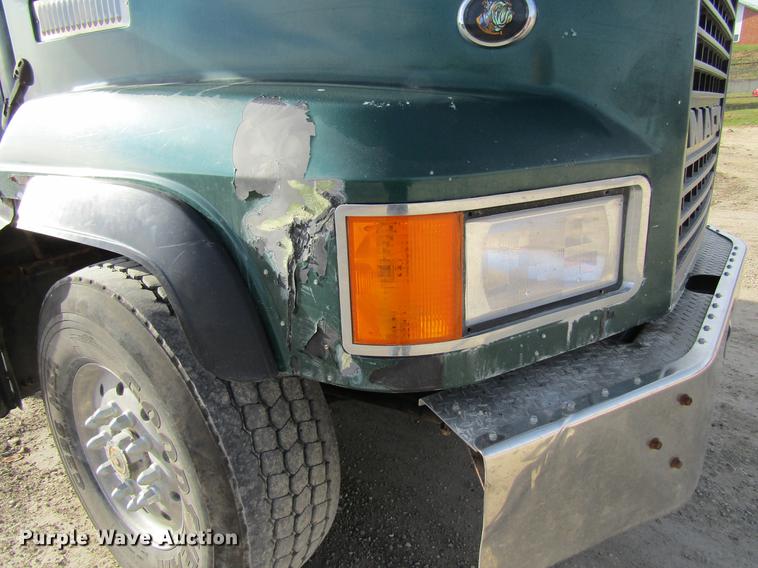 image for item DF3874 2000 Mack CL700 dump truck