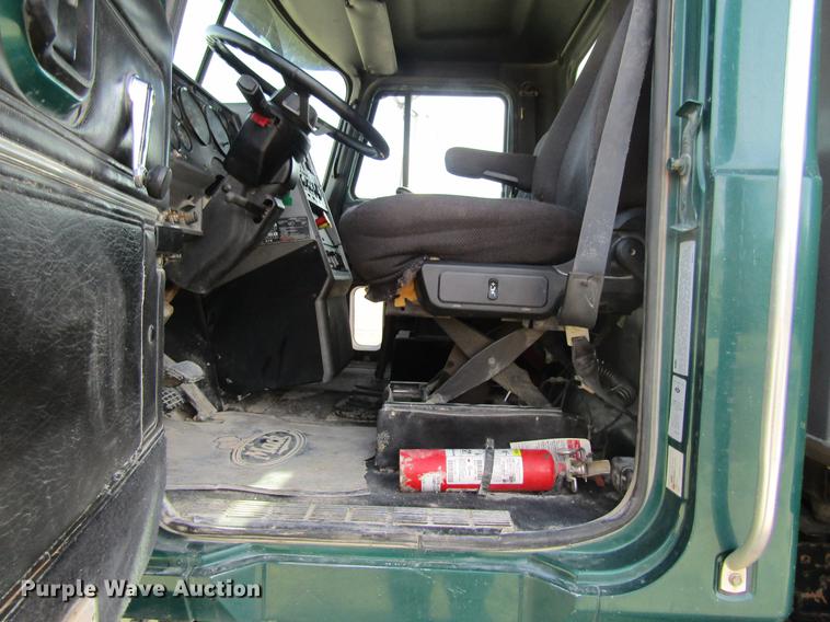 image for item DF3874 2000 Mack CL700 dump truck