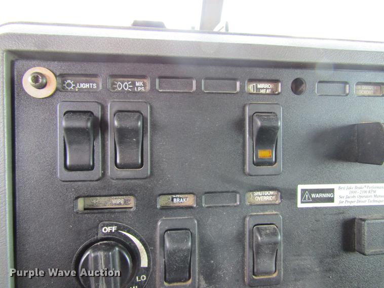 image for item DF3874 2000 Mack CL700 dump truck