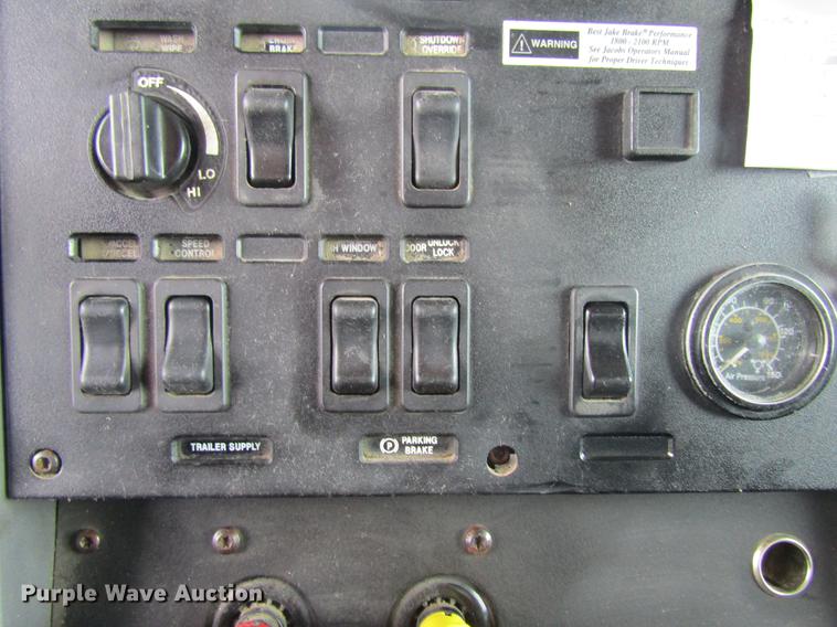 image for item DF3874 2000 Mack CL700 dump truck