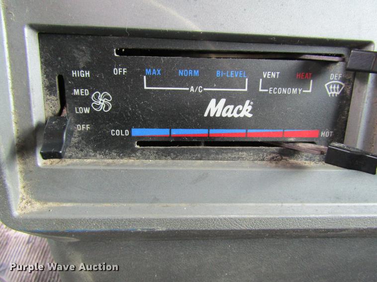 image for item DF3874 2000 Mack CL700 dump truck