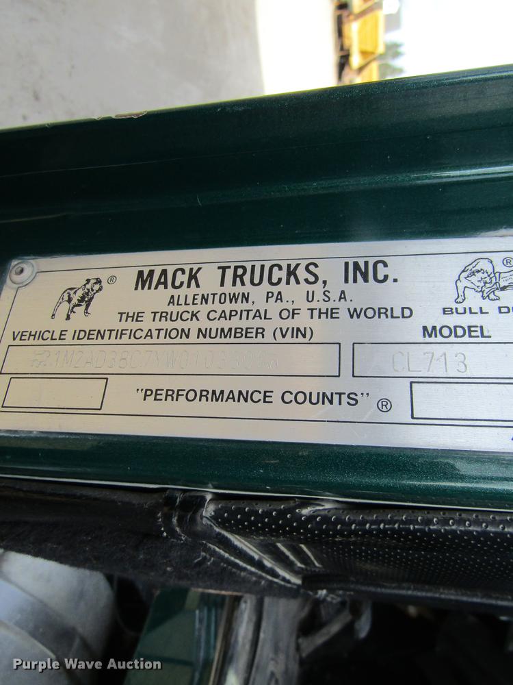 image for item DF3874 2000 Mack CL700 dump truck